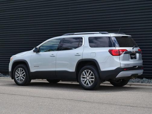 Quicksilver Metallic 2018 GMC Acadia SLE-2