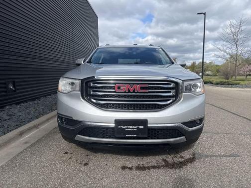 Quicksilver Metallic 2018 GMC Acadia SLE-2