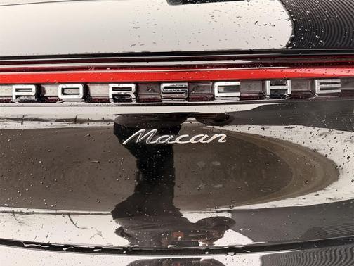 2025 Porsche Macan AWD