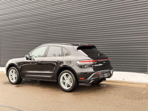 2025 Porsche Macan AWD