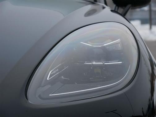 2025 Porsche Macan AWD