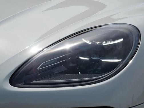 0Q/White 2026 Porsche Macan Macan