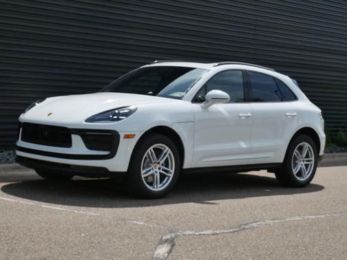 0Q/White 2026 Porsche Macan Macan