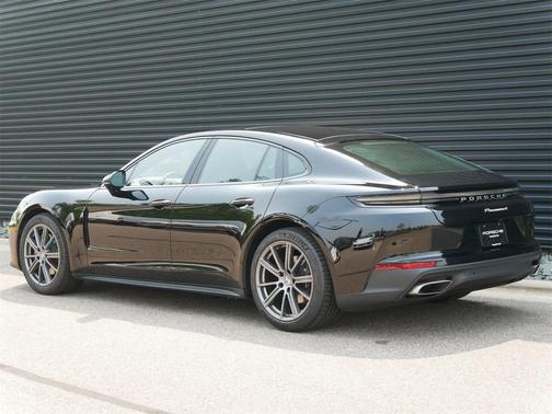 2024 Porsche Panamera 4