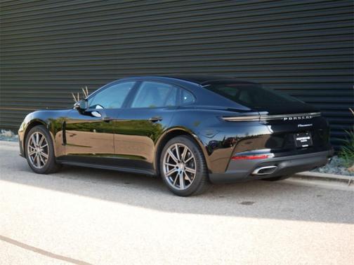 2024 Porsche Panamera 4