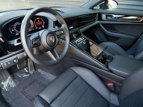 2024 Porsche Panamera 4