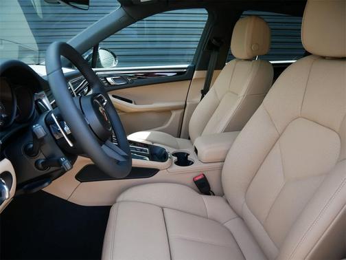 2025 Porsche Macan AWD