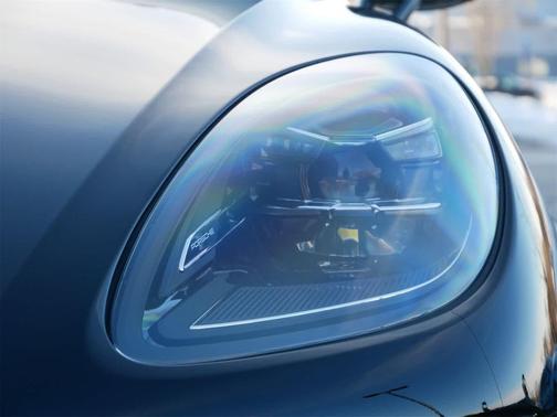 2025 Porsche Macan AWD