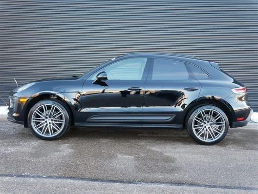 2025 Porsche Macan AWD