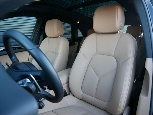 2025 Porsche Macan AWD