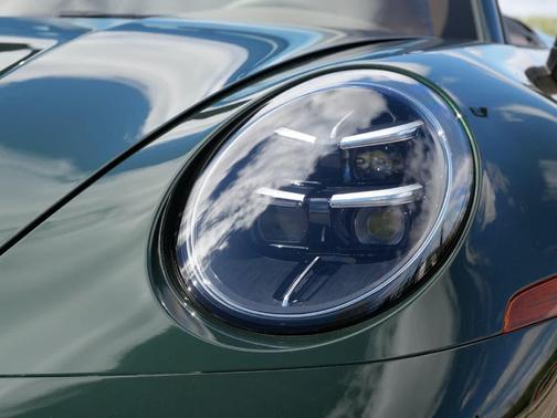 Oak Green Metallic Neo 2026 Porsche 911 Carrera