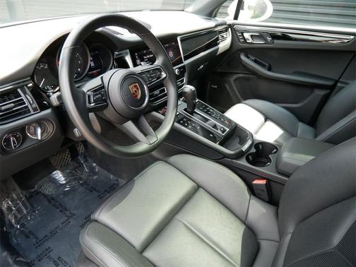 2024 Porsche Macan AWD