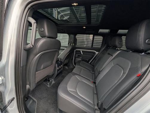 2023 Land Rover Defender 110 X-Dynamic SE