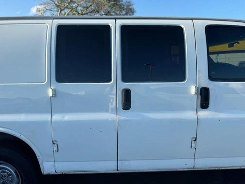 2001 Chevrolet Express 2500 Base