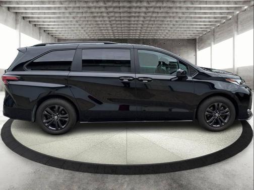 2024 Toyota Sienna XSE 7 Passenger