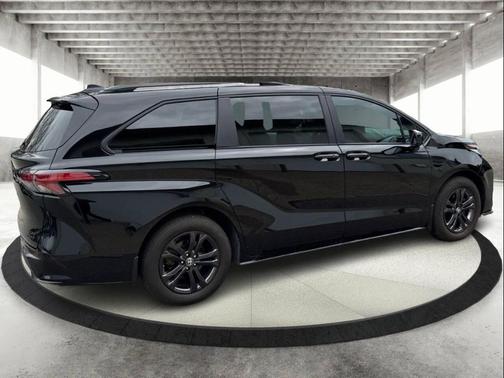 2024 Toyota Sienna XSE 7 Passenger