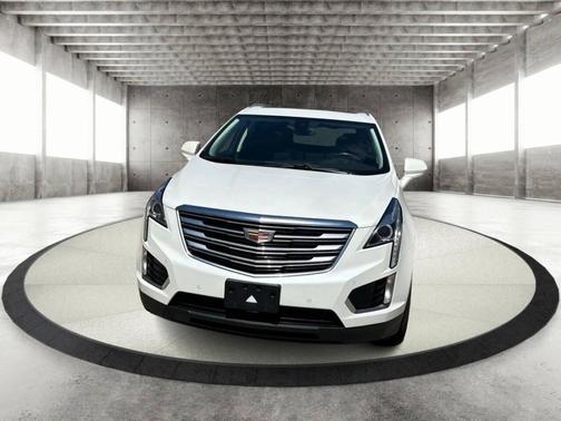 White 2019 Cadillac XT5 Luxury