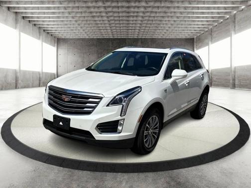 White 2019 Cadillac XT5 Luxury