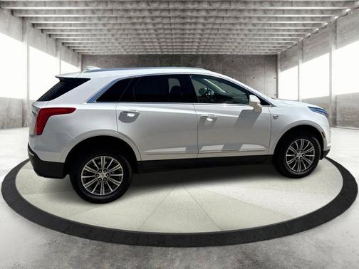 White 2019 Cadillac XT5 Luxury