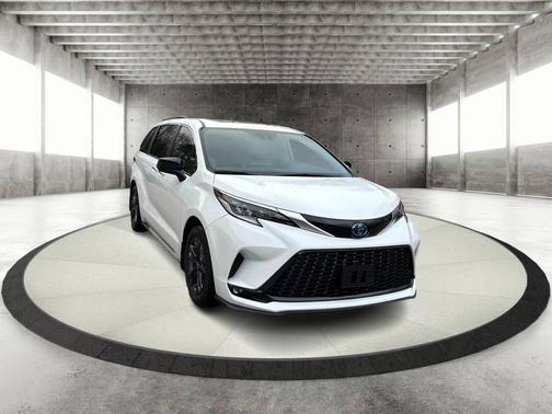 2024 Toyota Sienna XSE 7 Passenger