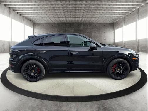2022 Porsche Cayenne GTS Coupe AWD