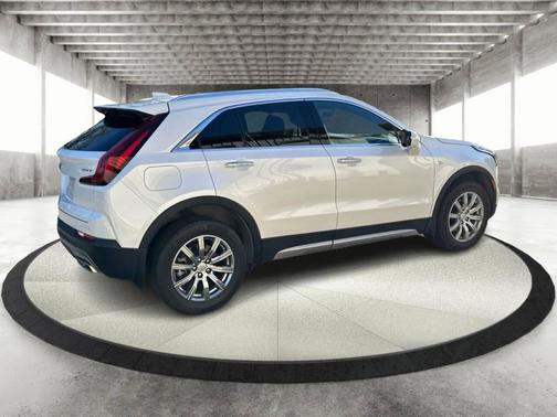 2022 Cadillac XT4 Premium Luxury