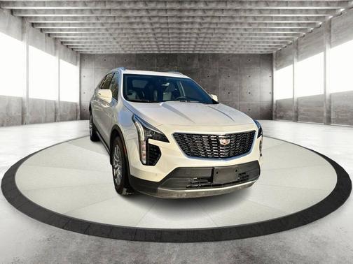 2022 Cadillac XT4 Premium Luxury