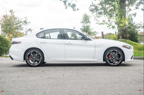 2024 Alfa Romeo Giulia Veloce AWD