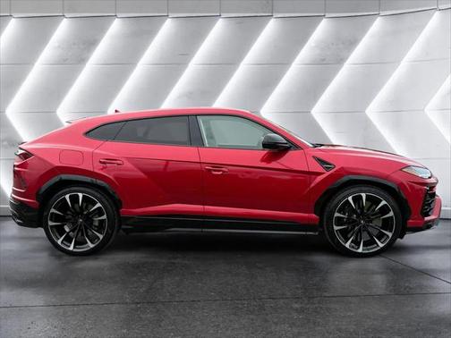 2022 Lamborghini Urus Graphite Capsule