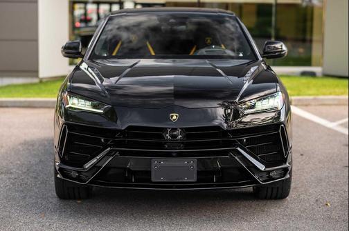 2023 Lamborghini Urus S