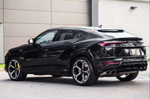 2023 Lamborghini Urus S