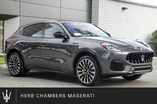 Gray 2025 Maserati Grecale Modena