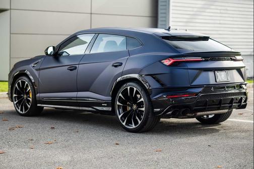 2023 Lamborghini Urus S