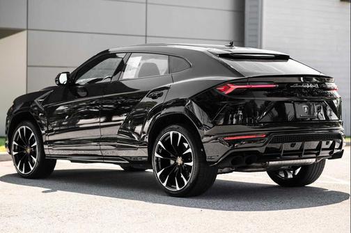 2021 Lamborghini Urus 