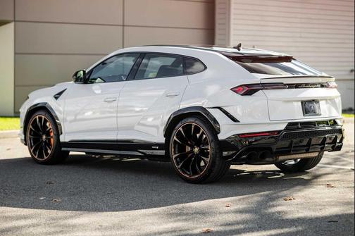 2023 Lamborghini Urus S