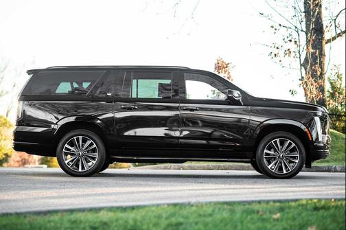 2025 Cadillac Escalade ESV Sport