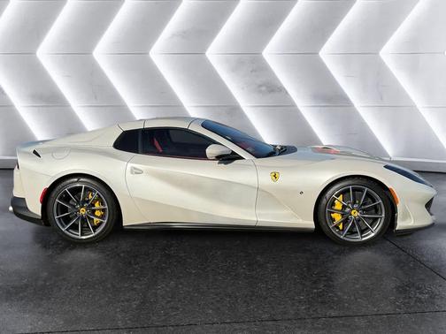 2021 Ferrari 812 GTS 