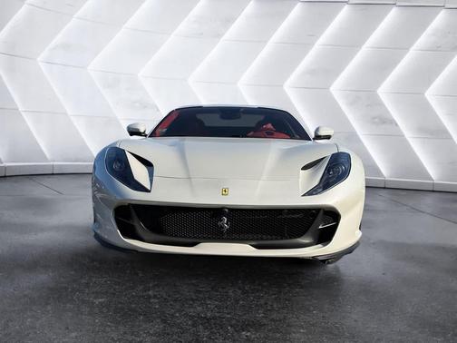 2021 Ferrari 812 GTS 