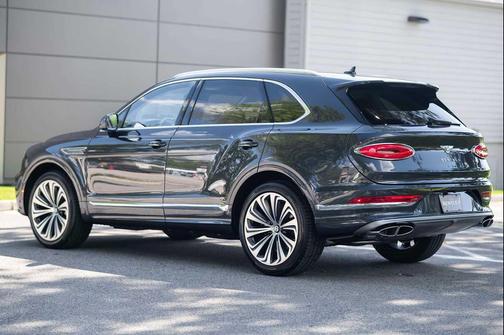 2025 Bentley Bentayga V8