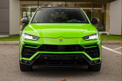 2021 Lamborghini Urus Pearl Capsule
