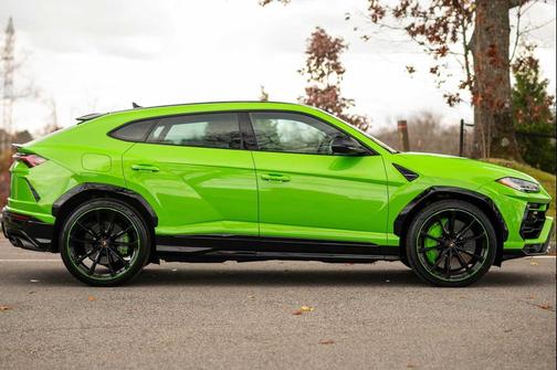 2021 Lamborghini Urus Pearl Capsule