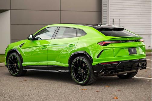 2021 Lamborghini Urus Pearl Capsule