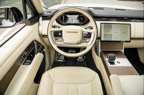 White 2024 Land Rover Range Rover P400 SE