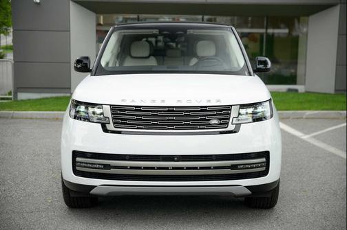 White 2024 Land Rover Range Rover P400 SE