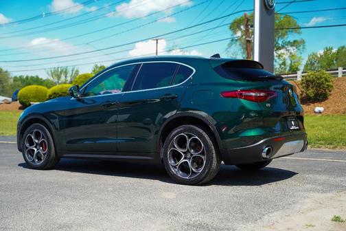 Photo 4 of 32 of 2019 Alfa Romeo Stelvio Ti Lusso