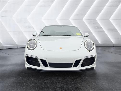 2018 Porsche 911 Carrera 4 GTS