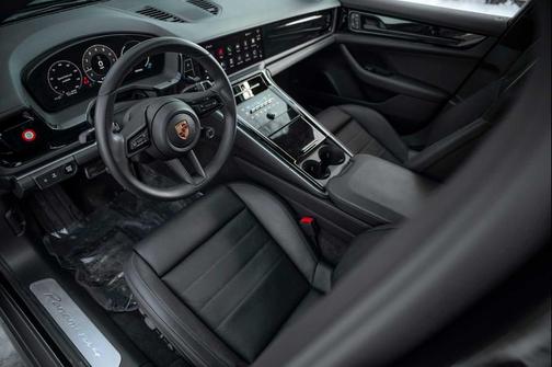 2025 Porsche Panamera 4