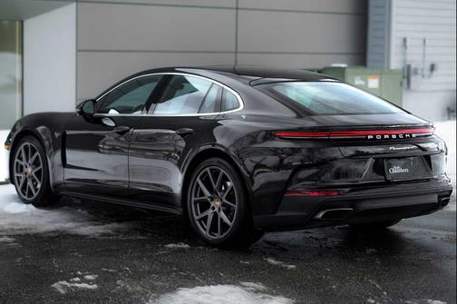 2025 Porsche Panamera 4