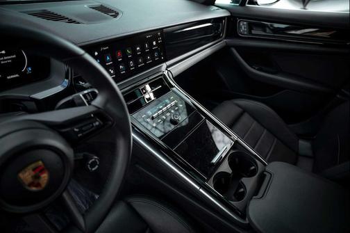 2025 Porsche Panamera 4