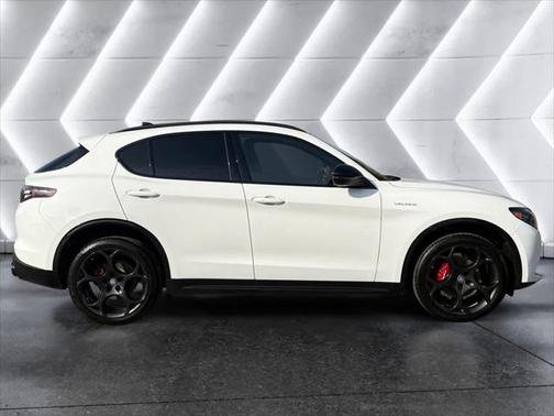 2025 Alfa Romeo Stelvio Sprint AWD